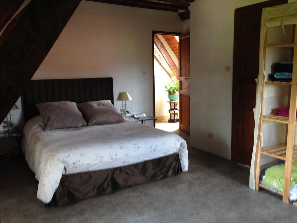 La Baronnie Bed and Breakfast Vieux-Pont Habitación foto