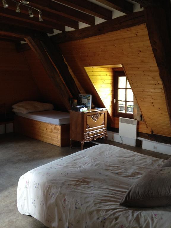La Baronnie Bed and Breakfast Vieux-Pont Habitación foto