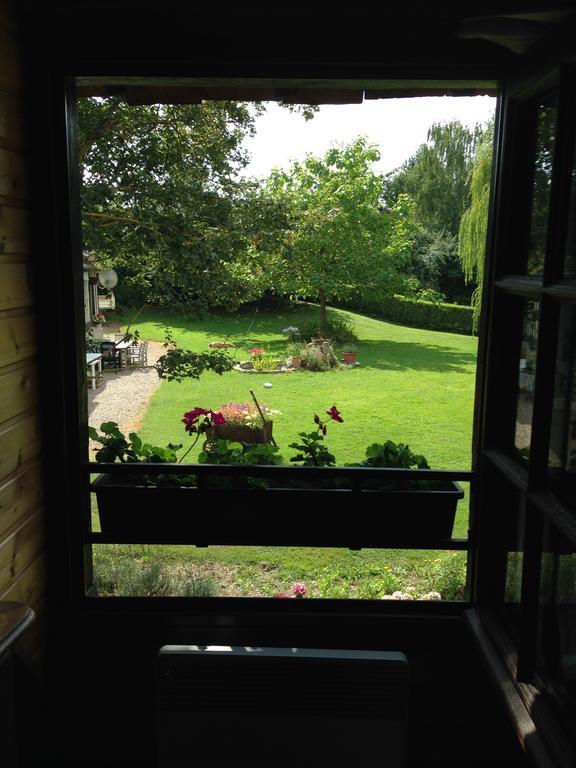 La Baronnie Bed and Breakfast Vieux-Pont Habitación foto